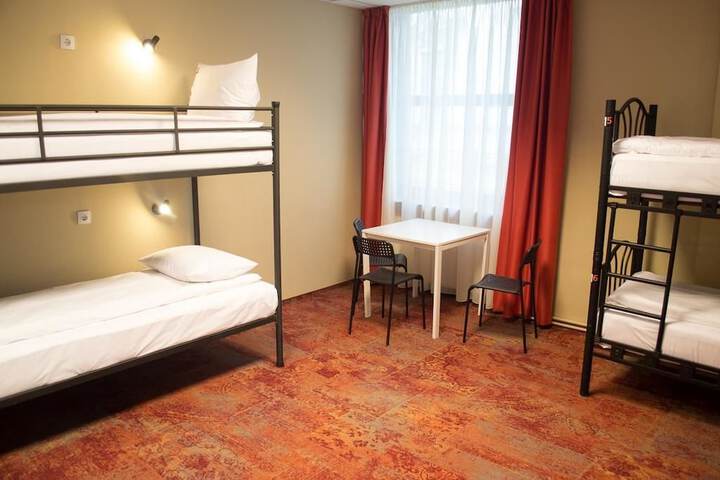 Room 13 of 40