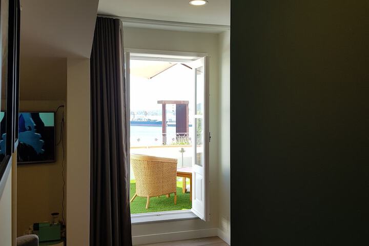 Room 17 of 37