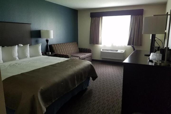 1 King Bed (12 of 17)