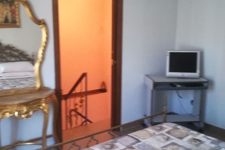 Room 5 of 11