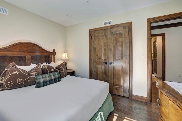 Room 80 of 569