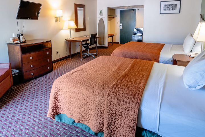 2 Double Beds (8 of 9)