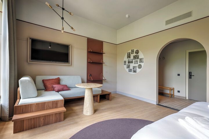 Room 17 of 51
