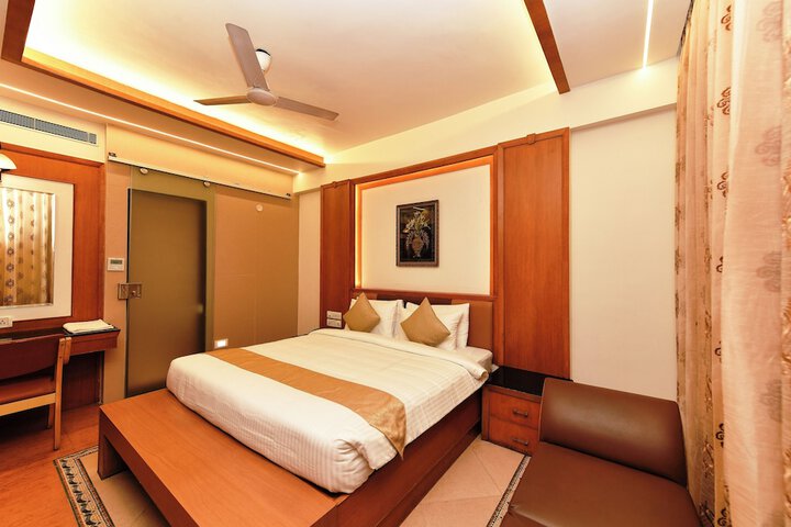 Room 25 of 76