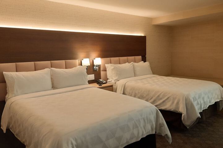 Room 15 of 96