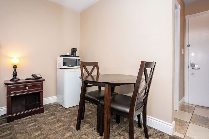 Room 14 of 106