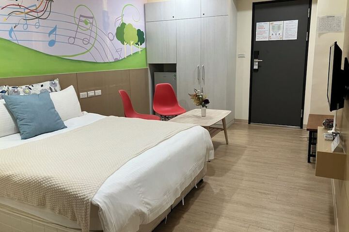 Room 15 of 49