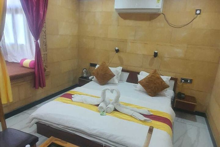 Room 15 of 27