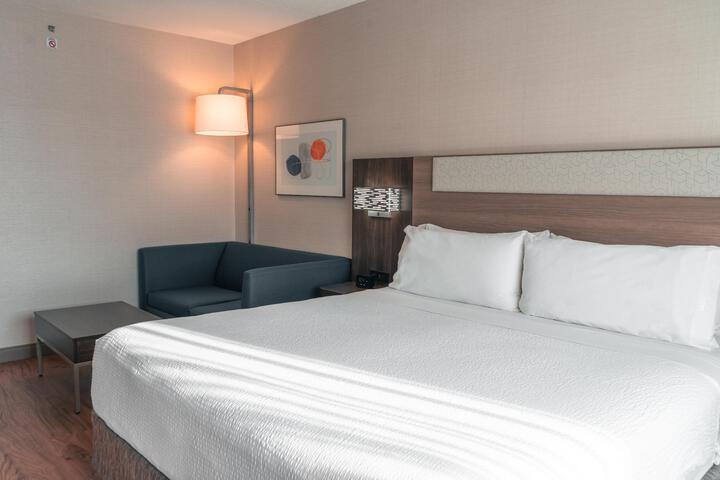Standard Room, King or Two Doubles (1 of 3)