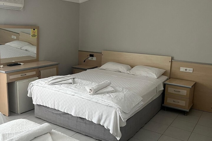 Room 2 of 16