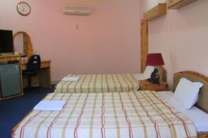 Room 8 of 25