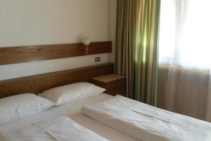 Room 3 of 9