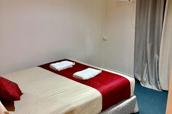 Room 2 of 28