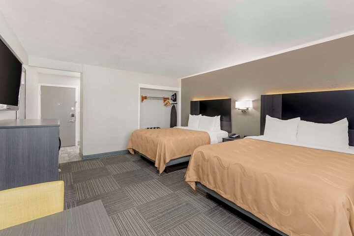 Room 16 of 33