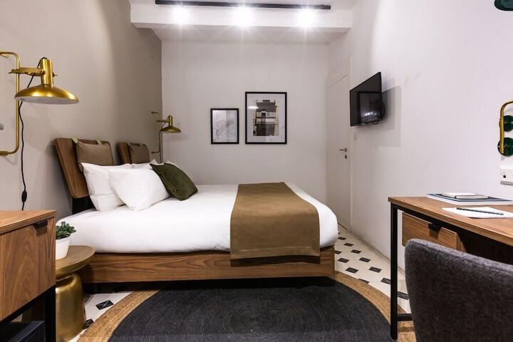 Room 4 of 10