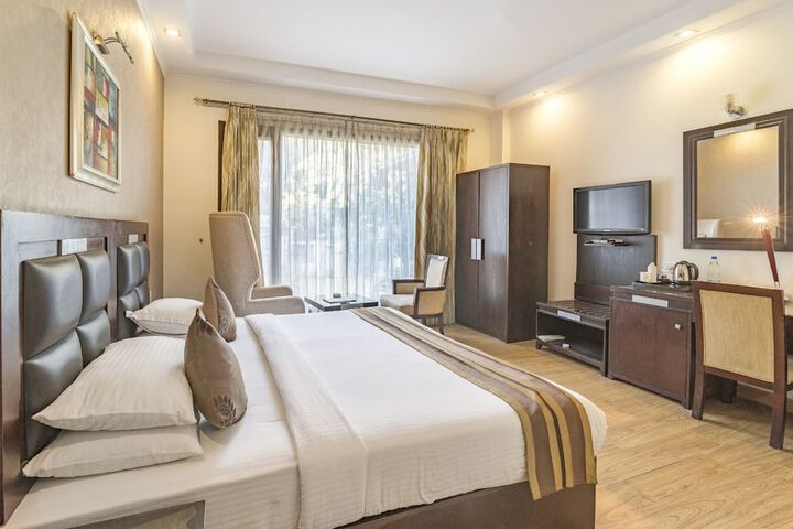 Room 15 of 32