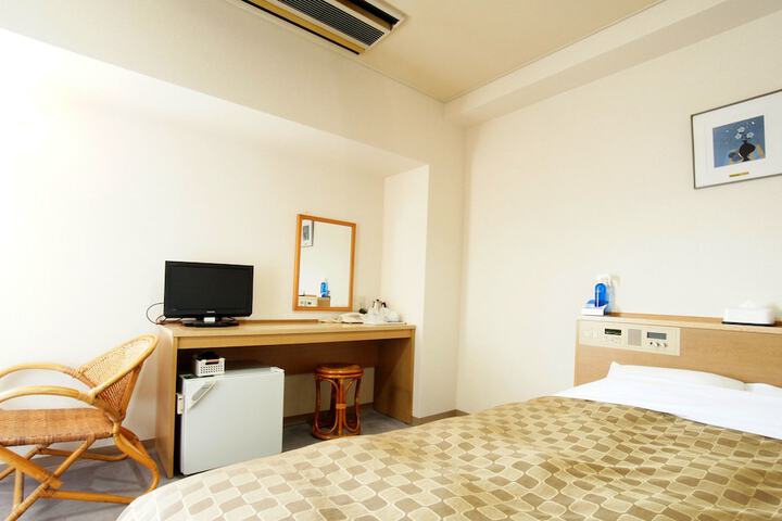 Room 12 of 33