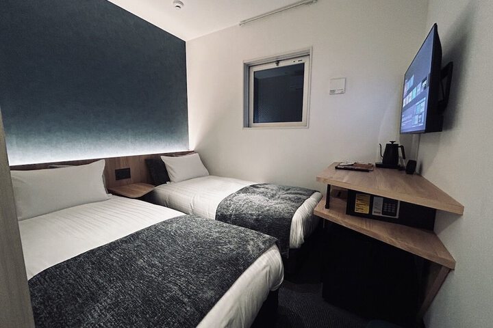 Room 9 of 34
