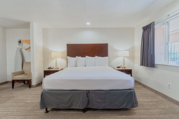Standard | King Bed (7 of 18)
