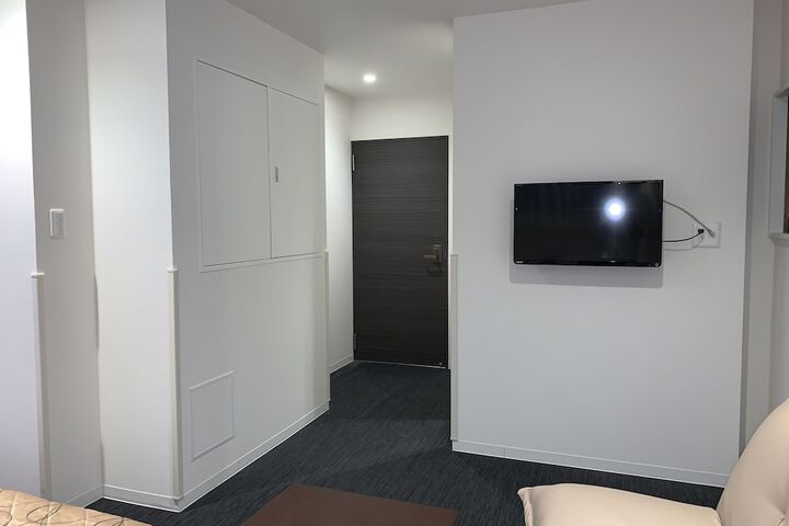 Room 12 of 27