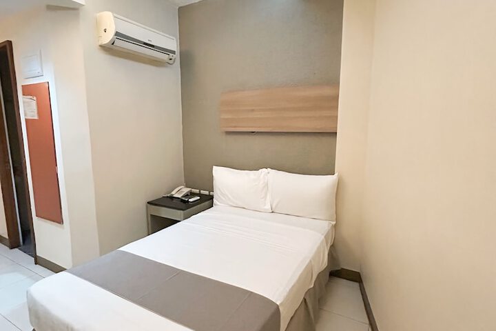 Room 6 of 21