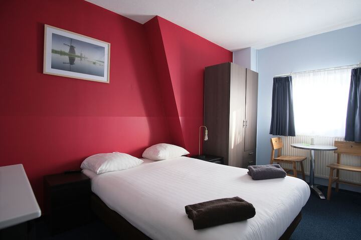 Room 6 of 82