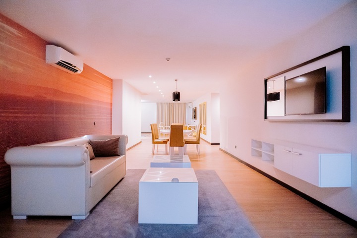 Room 10 of 32