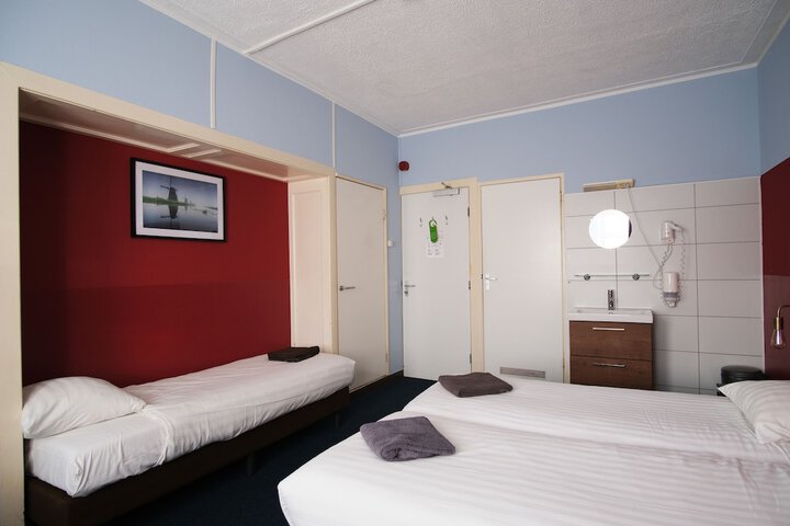 Room 42 of 82