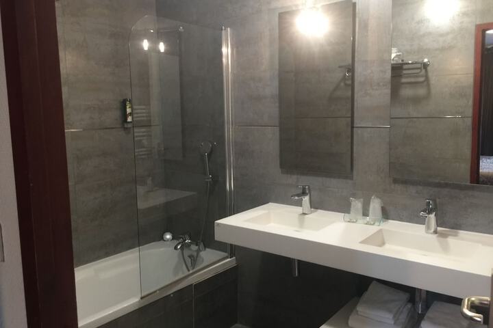 Room 25 of 29
