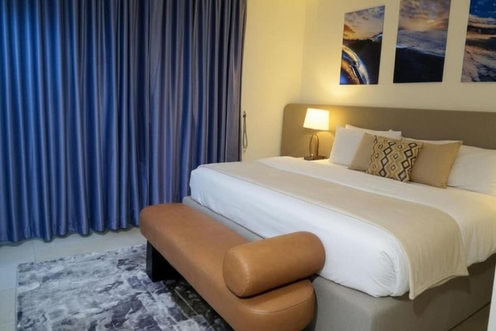 Room 10 of 27