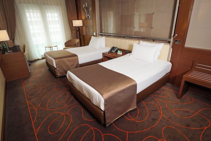 Room 35 of 127
