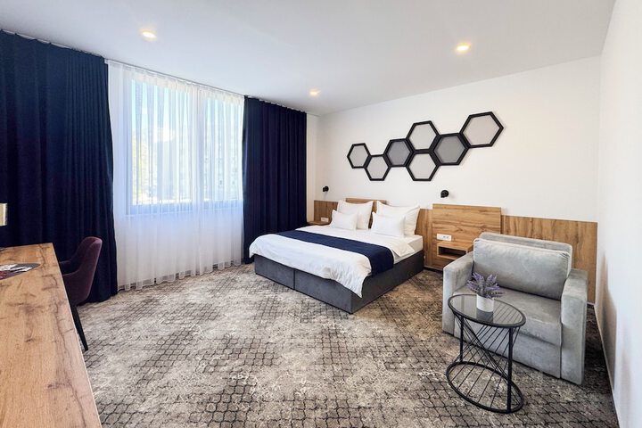 Room 8 of 25