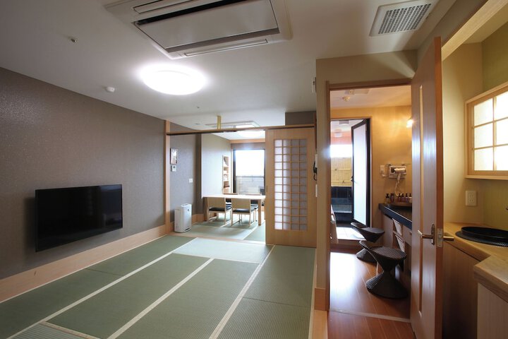 Room 10 of 22