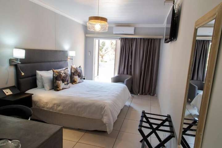 Room 3 of 48