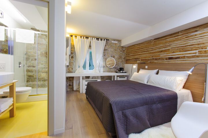 Room 5 of 32