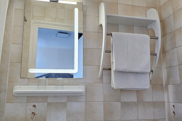 Room 15 of 26