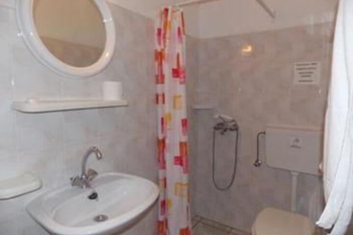 Room 5 of 19