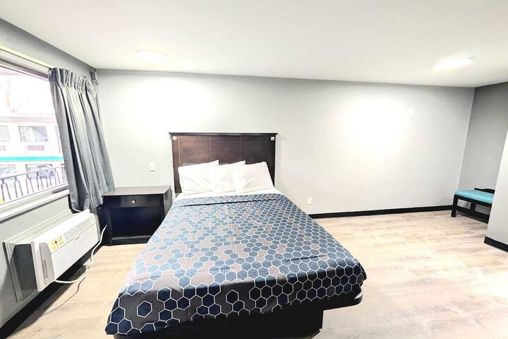 Room 4 of 6