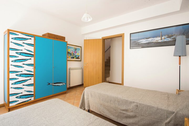 Room 3 of 33