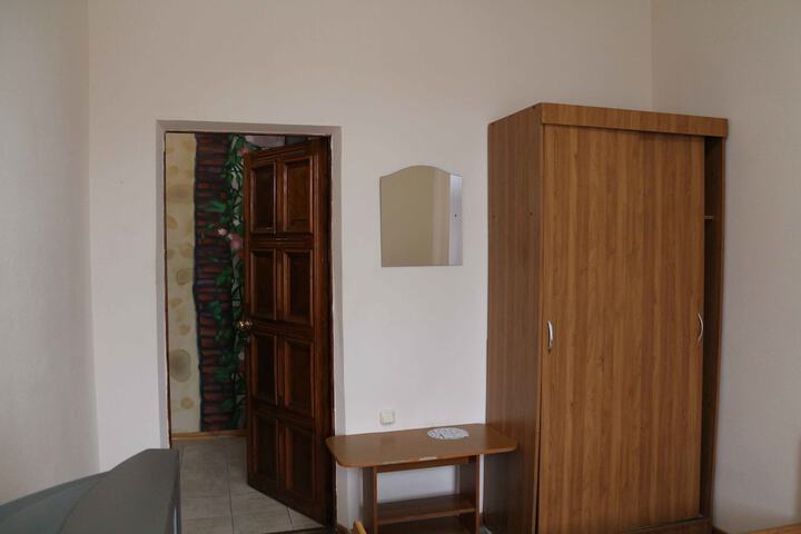 Room 7 of 75