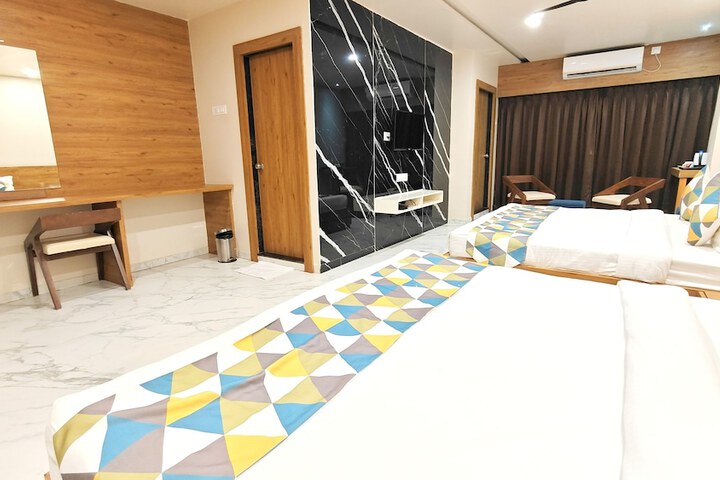 Room 5 of 10