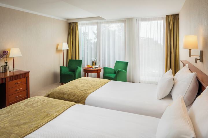 Room 3 of 7