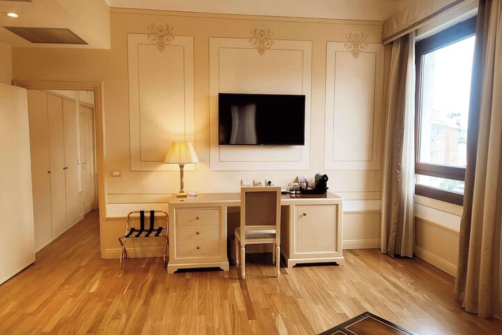 Room 40 of 175