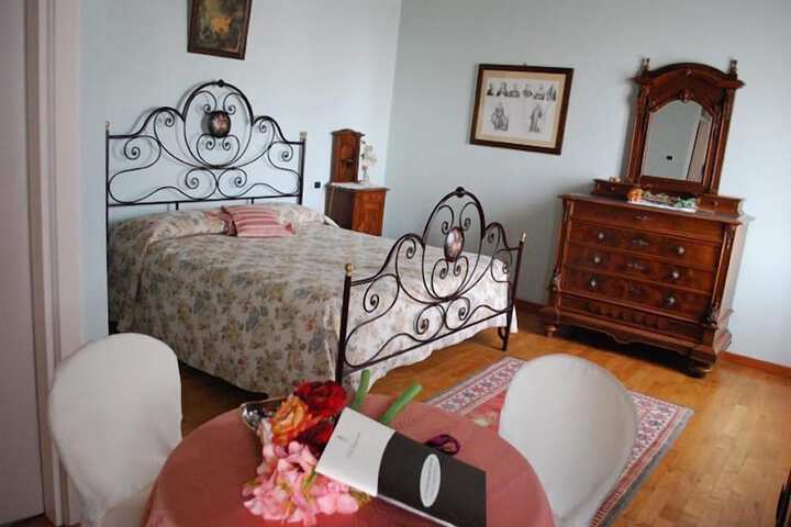 Room 5 of 49