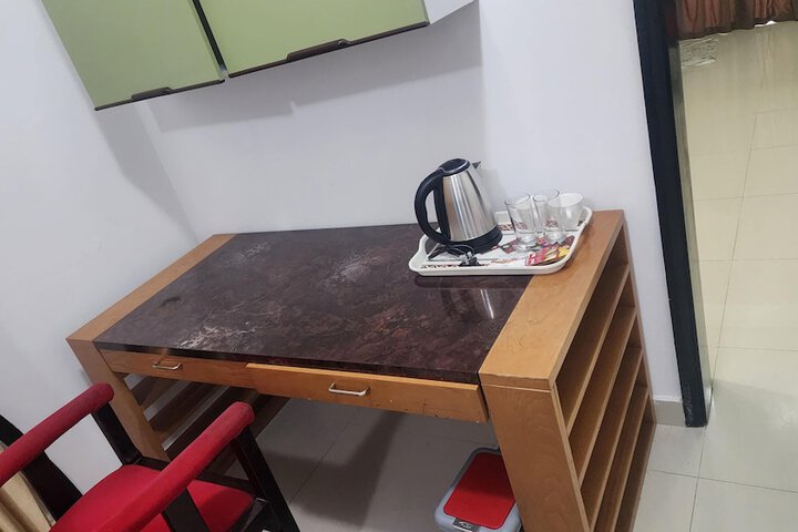 Room 10 of 28