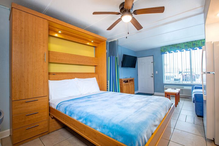 Room 4 of 35