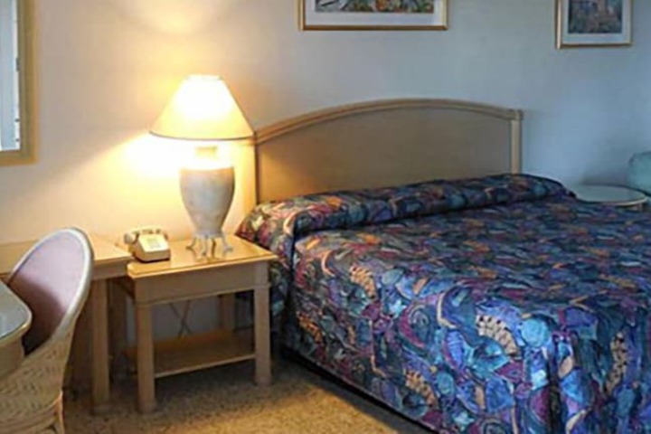 Room 5 of 25
