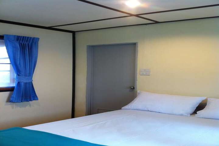 Room 4 of 34