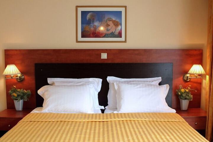 Room 18 of 42