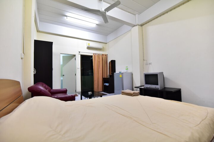 Room 2 of 36